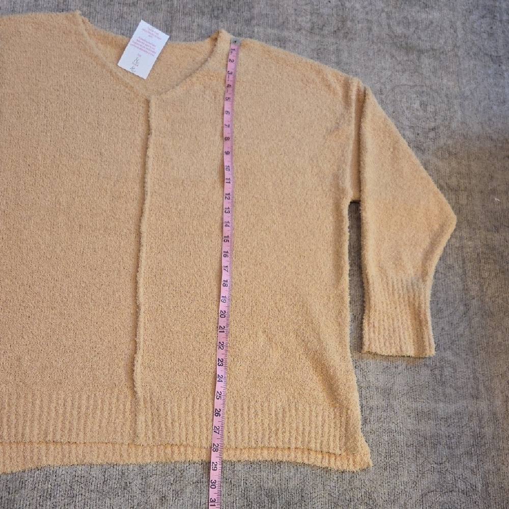 White Birch V-Neck Sweater in A Buttery Yellow Women XL Boutique - Picture 4 of 5